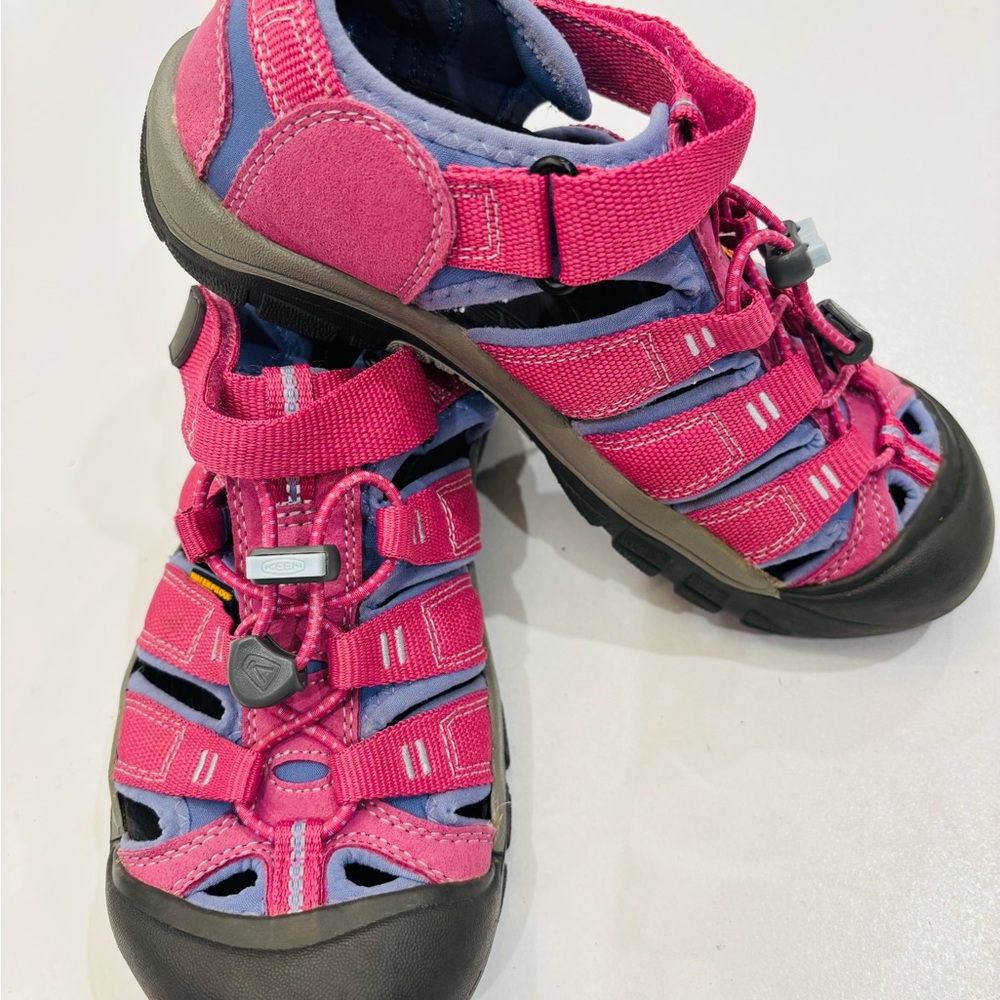 Keen Kids' Fuchsia and Black Outdoor Sandals Mint Condition Size 4 Big Girl - Picture 10 of 11